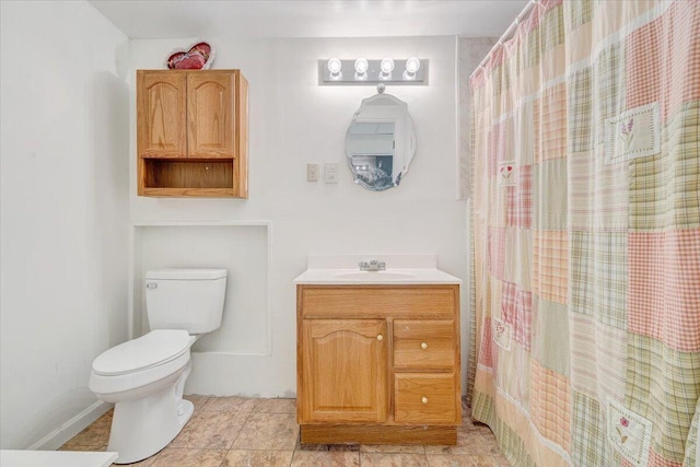 bathroom with toilet, vanity, and curtained shower