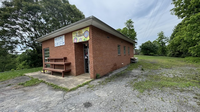1050 Ashwell Cir, Huddleston, VA 24104 - view of side of home featuring brick siding