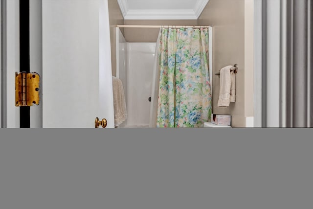 3643 Larson Ln, Roanoke, VA 24018 - full bath with crown molding, toilet, vanity, and curtained shower