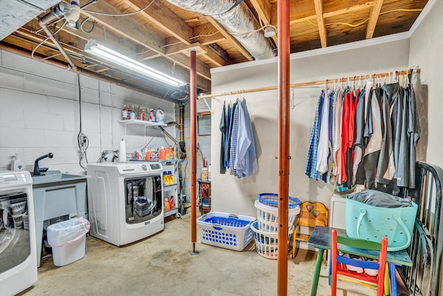 93 SW Ave, Buchanan, VA 24066 - unfinished below grade area with washer and clothes dryer