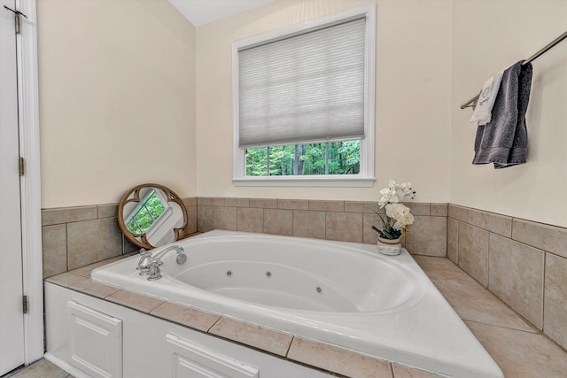 1309 W Pine Ridge Rd, Huddleston, VA 24104 - bathroom with a tub with jets