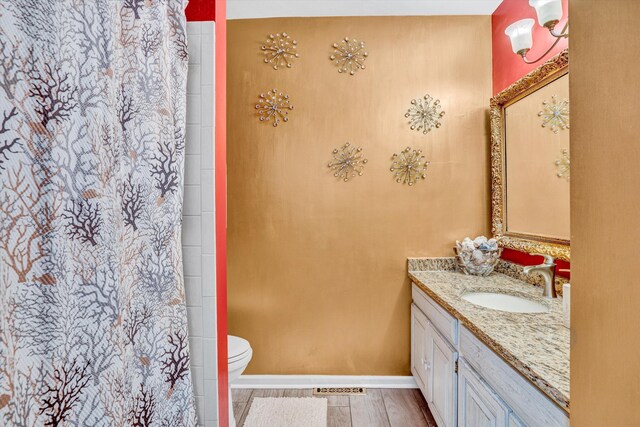 4434 Rosecrest Rd, Roanoke, VA 24018 - full bathroom featuring baseboards, vanity, toilet, and a shower with shower curtain