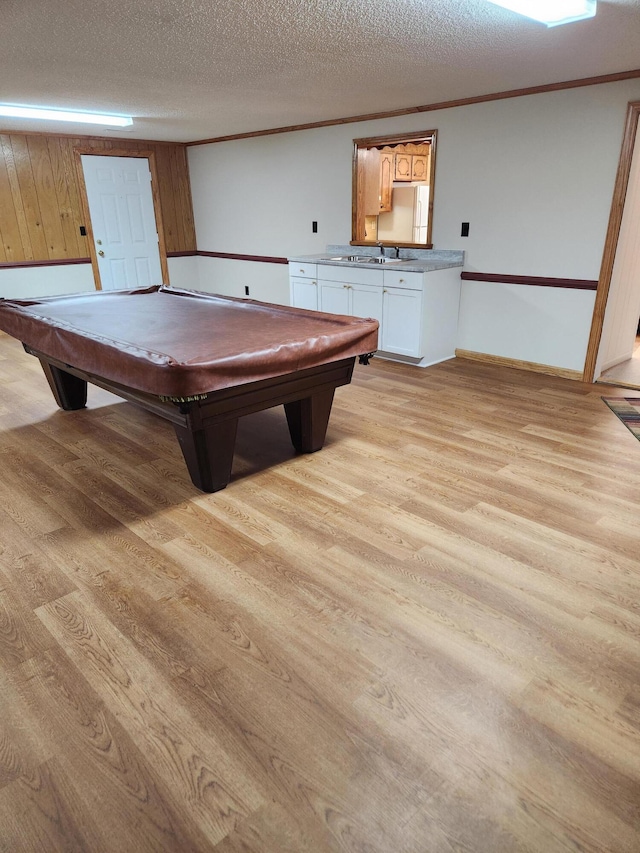 215 Overlook Rd, Vinton, VA 24179 - playroom featuring light wood-style floors, billiards table, a sink, a textured ceiling, and ornamental molding