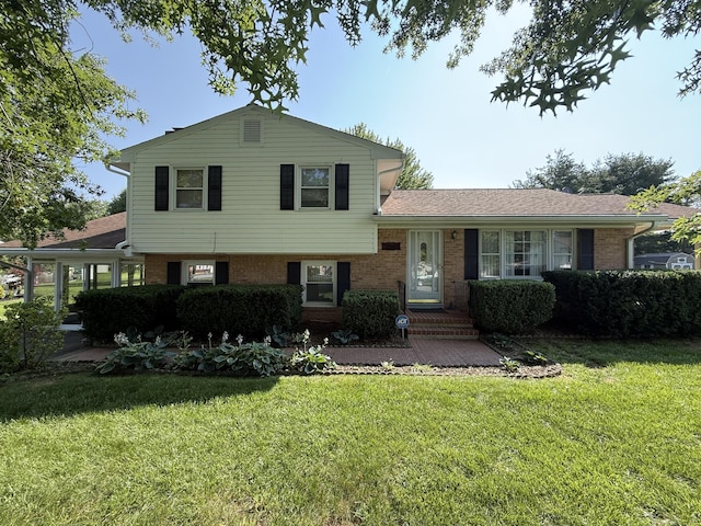 5265 Wipledale Ave, Roanoke, VA 24019 - split level home with brick siding and a front yard