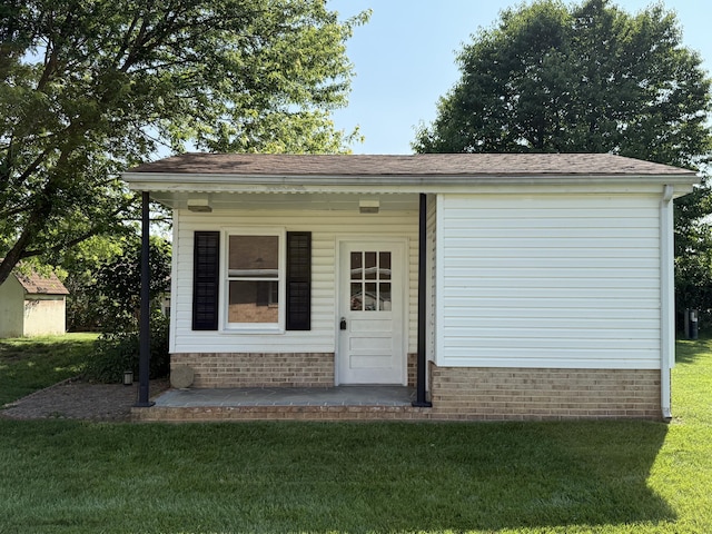 5265 Wipledale Ave, Roanoke, VA 24019 - view of front of house with a front lawn and an outbuilding