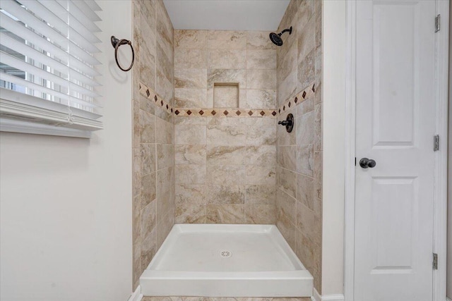 8209 Webster Dr, Roanoke, VA 24019 - bathroom with a tile shower and baseboards