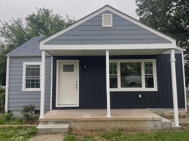 3250 Ellsworth St NE, Roanoke, VA 24012 - bungalow featuring roof with shingles