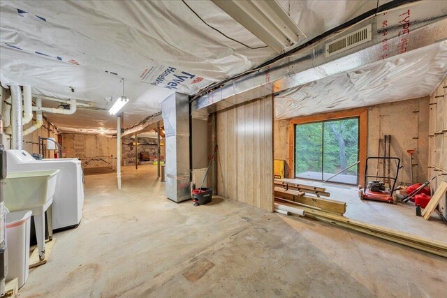 3003 Northridge Rd, Hardy, VA 24101 - below grade area featuring washing machine and clothes dryer, heating unit, and a sink