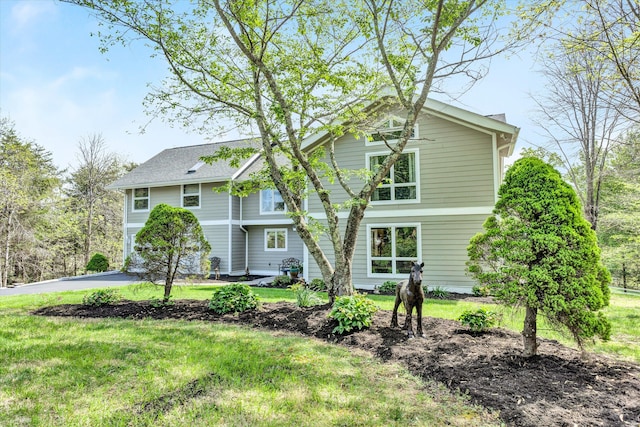 145 W Arrowhead Ct, Troutville, VA 24175 - view of front of property with a front yard