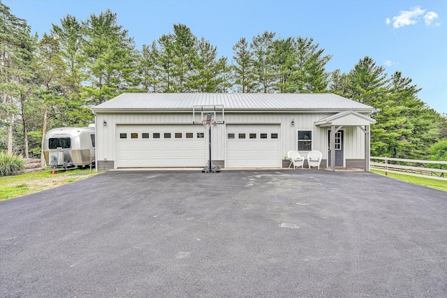 145 W Arrowhead Ct, Troutville, VA 24175 - detached garage featuring driveway