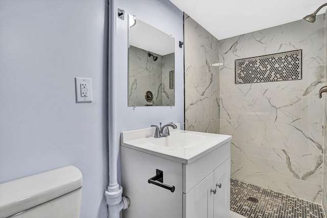 1228 Thomas Ave NW, Roanoke, VA 24017 - bathroom featuring toilet, tiled shower, and vanity