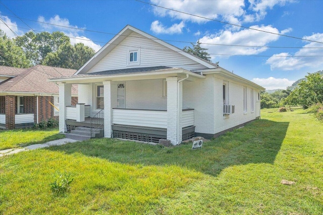 1008 Primrose St SE, Roanoke, VA 24014 - view of front of home featuring a porch, brick siding, and a front yard