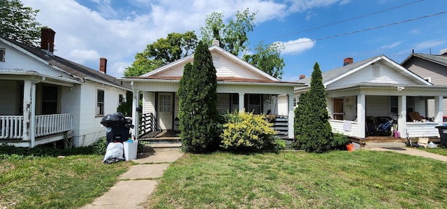 view of front of property featuring covered porch and a front lawn
