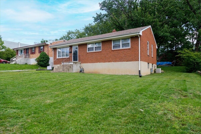 1829 Court St NW, Roanoke, VA 24012 - ranch-style home with brick siding and a front yard