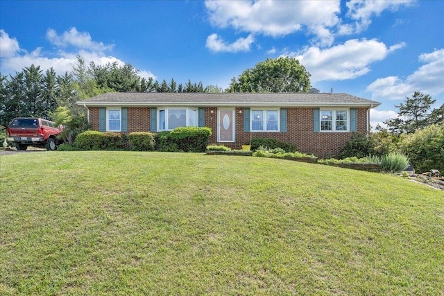 8137 Hunters Trl, Roanoke, VA 24019 - ranch-style home with a front lawn and brick siding