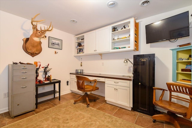 7635 Peebles Ln, Roanoke, VA 24018 - office featuring built in desk and light tile patterned flooring