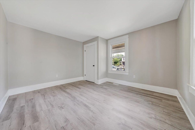 1120 6th St SE, Roanoke, VA 24013 - empty room featuring wood finished floors and baseboards
