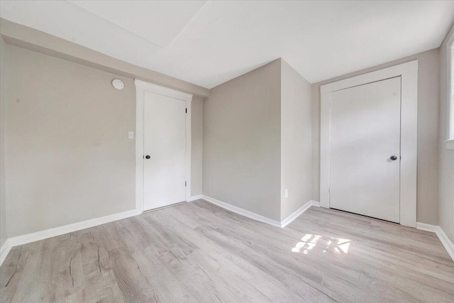 1120 6th St SE, Roanoke, VA 24013 - unfurnished room with light wood-type flooring, baseboards, and a smoke detector