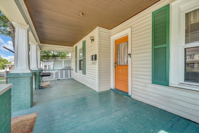 1120 6th St SE, Roanoke, VA 24013 - porch featuring grilling area