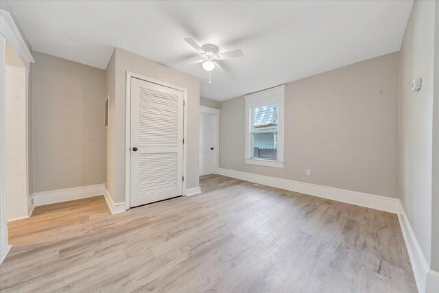 1120 6th St SE, Roanoke, VA 24013 - unfurnished bedroom with wood finished floors, baseboards, a closet, and ceiling fan