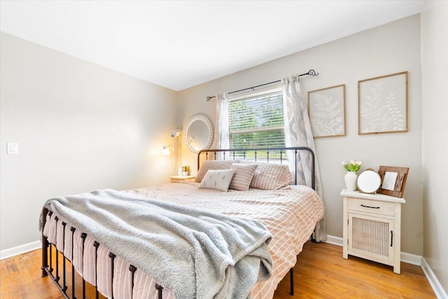 2136 Bainbridge Dr, Salem, VA 24153 - bedroom featuring light wood finished floors and baseboards