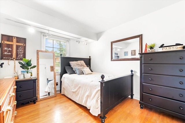 2136 Bainbridge Dr, Salem, VA 24153 - bedroom featuring light wood-style flooring