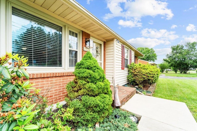 2136 Bainbridge Dr, Salem, VA 24153 - view of side of home with brick siding and a yard