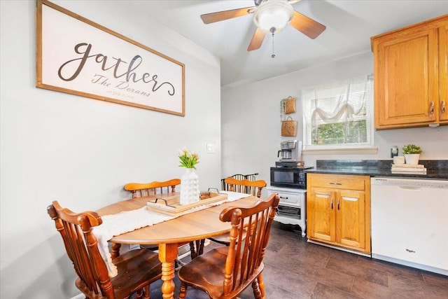 2136 Bainbridge Dr, Salem, VA 24153 - dining space featuring ceiling fan