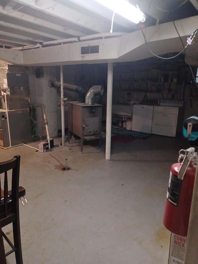 2521 Chatham St NW, Roanoke, VA 24012 - unfinished basement with heating unit