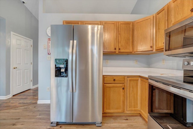 1152 Murray Ave SE, Roanoke, VA 24013 - kitchen with stainless steel appliances, light wood-style floors, light countertops, and baseboards