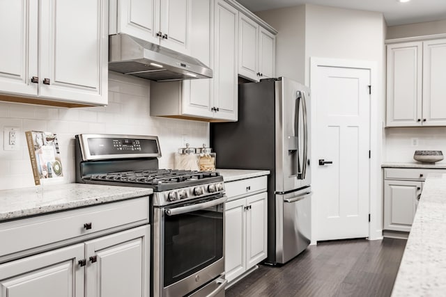 7229 Fairway Ridge Cir, Salem, VA 24153 - kitchen featuring stainless steel appliances, under cabinet range hood, dark wood finished floors, tasteful backsplash, and white cabinets