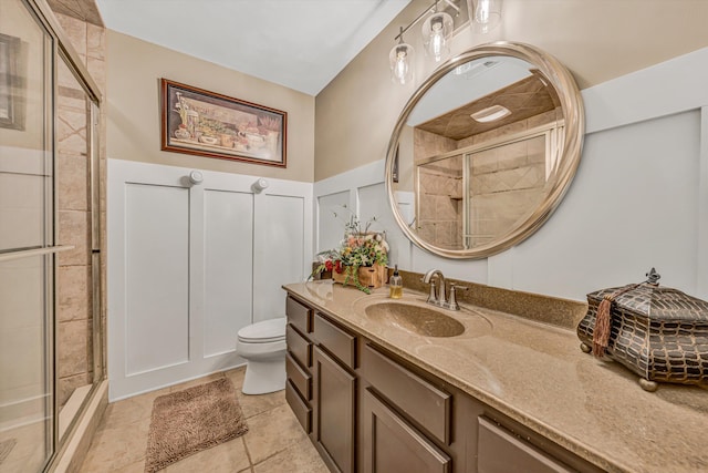 402 Anchor Dr, Moneta, VA 24121 - full bath with a tile shower, vanity, toilet, and wainscoting