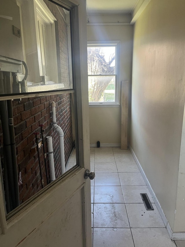 2816 10th St NW, Roanoke, VA 24012 - hallway featuring light tile patterned floors and baseboards