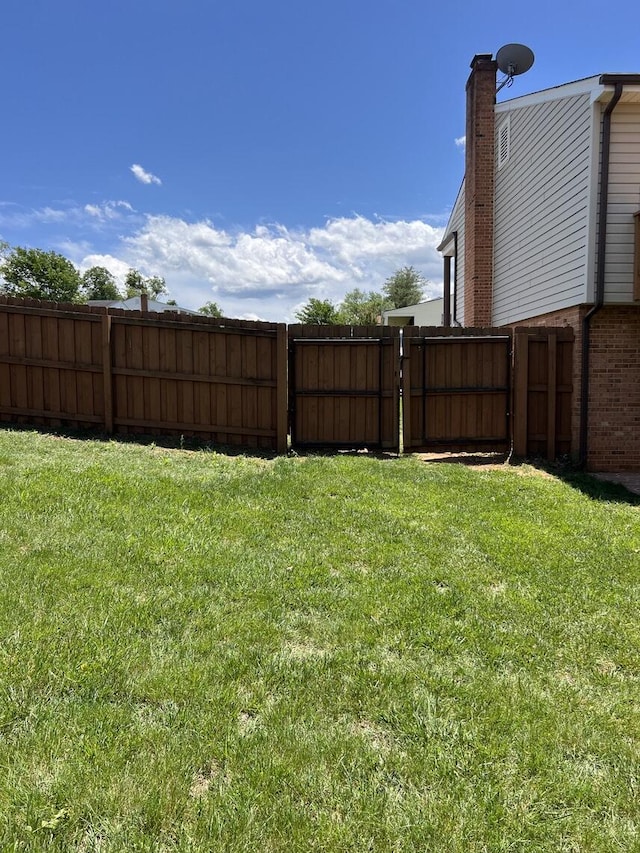 1878 Cranwell Dr, Vinton, VA 24179 - view of yard featuring a gate