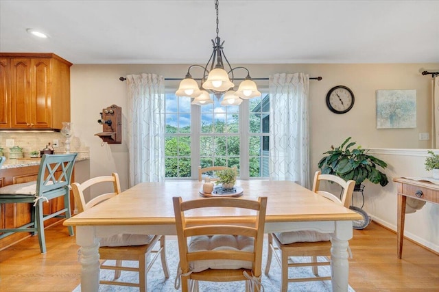 610 Crystal Anne Ln, Roanoke, VA 24019 - dining area featuring a chandelier, light wood-style floors, baseboards, and recessed lighting