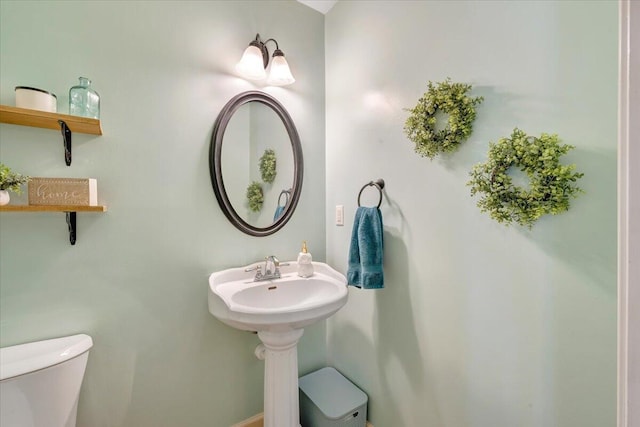 610 Crystal Anne Ln, Roanoke, VA 24019 - bathroom featuring toilet