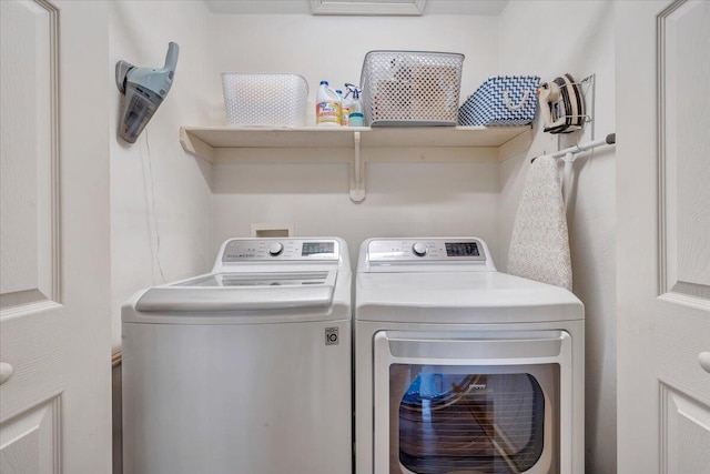 610 Crystal Anne Ln, Roanoke, VA 24019 - laundry area with washer and clothes dryer