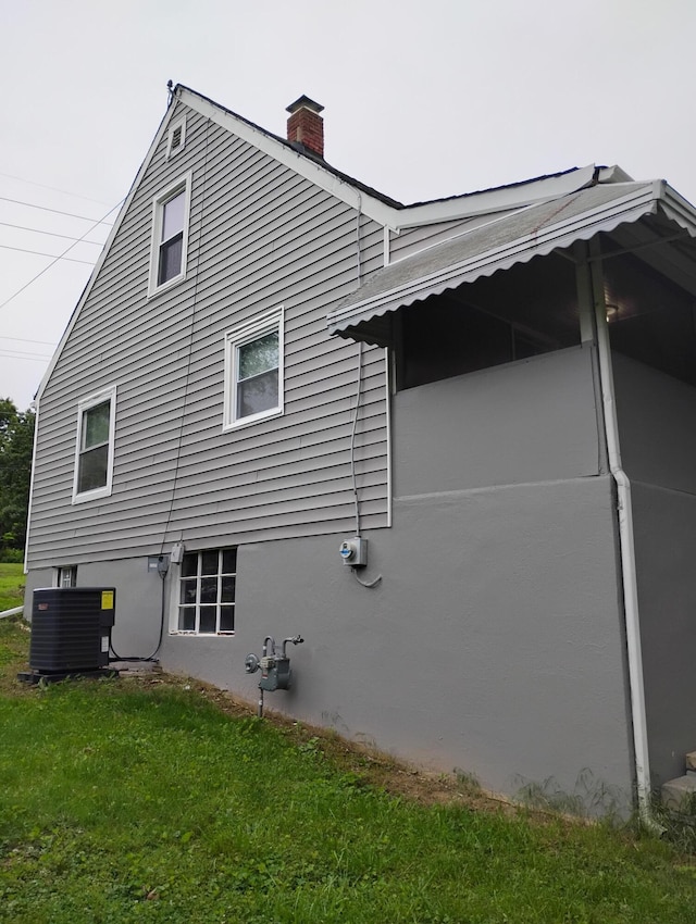 1414 Westside Blvd NW, Roanoke, VA 24017 - view of side of property with a chimney, cooling unit, and a lawn