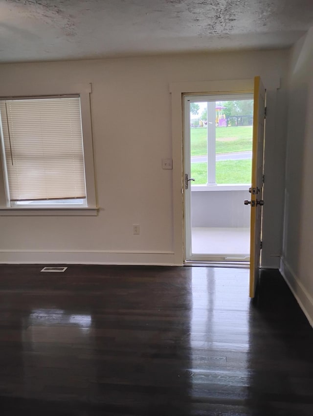 1414 Westside Blvd NW, Roanoke, VA 24017 - entryway featuring dark wood-style flooring and baseboards