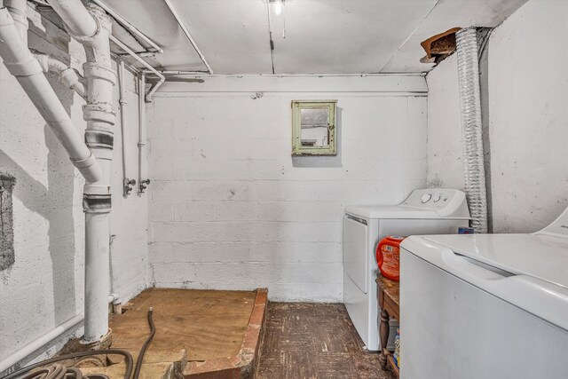 602 Allison Ave SW, Roanoke, VA 24016 - laundry room with washing machine and dryer