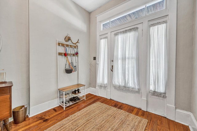 602 Allison Ave SW, Roanoke, VA 24016 - entrance foyer featuring wood finished floors and baseboards