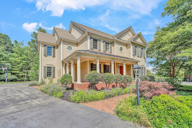 1160 Belcroft Ct, Roanoke, VA 24018 - view of front facade featuring covered porch and a shingled roof