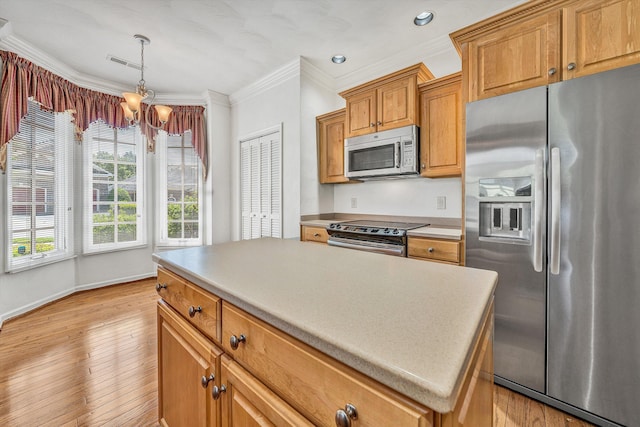 3303 Belshire Ct SW, Roanoke, VA 24014 - kitchen with appliances with stainless steel finishes, a chandelier, ornamental molding, a kitchen island, and light wood-style flooring