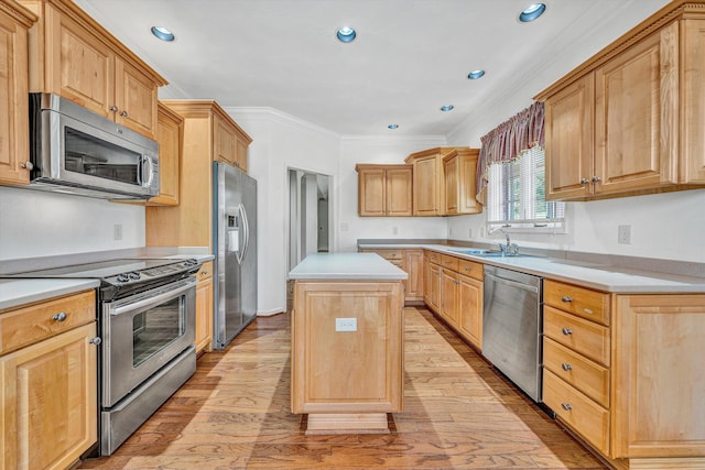 3303 Belshire Ct SW, Roanoke, VA 24014 - kitchen featuring stainless steel appliances, a sink, ornamental molding, light wood-type flooring, and a center island