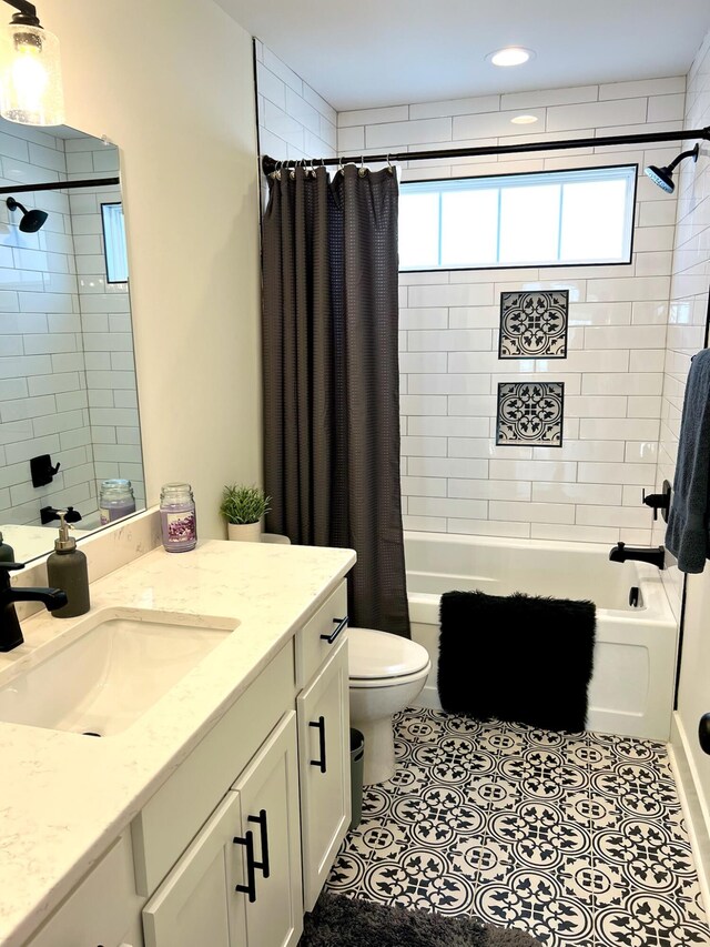 103 Retreat Ln, Huddleston, VA 24104 - full bathroom featuring vanity, toilet, healthy amount of natural light, shower / bath combination with curtain, and recessed lighting