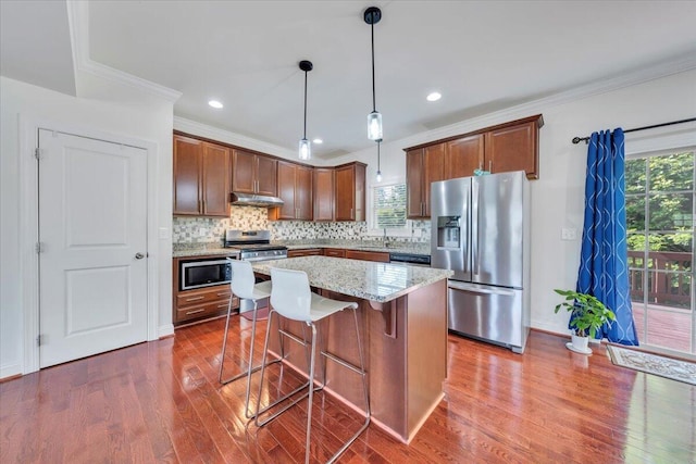 7019 Linn Cove Ct, Roanoke, VA 24018 - kitchen featuring appliances with stainless steel finishes, a sink, ornamental molding, under cabinet range hood, and dark wood-type flooring