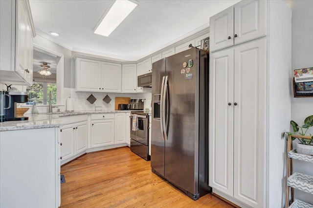 828 Ray St, Roanoke, VA 24019 - kitchen featuring stainless steel appliances, a sink, light wood-style floors, tasteful backsplash, and ornamental molding