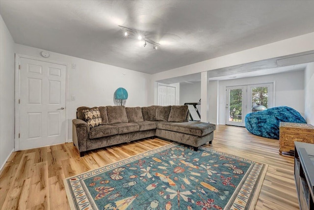 828 Ray St, Roanoke, VA 24019 - living room featuring light wood finished floors