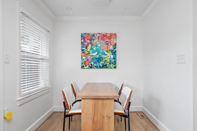 2561 Inglewood Rd SW, Roanoke, VA 24015 - dining space with light wood-type flooring, plenty of natural light, baseboards, and crown molding