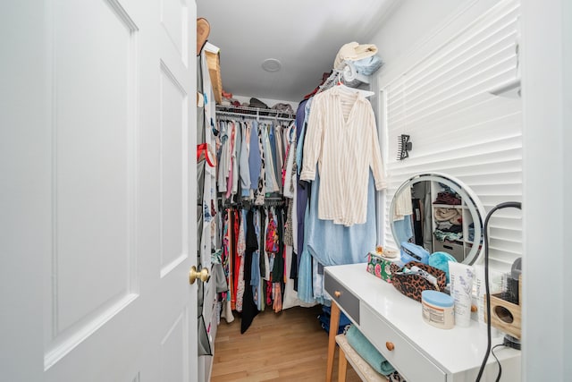 2561 Inglewood Rd SW, Roanoke, VA 24015 - walk in closet featuring light wood-style flooring